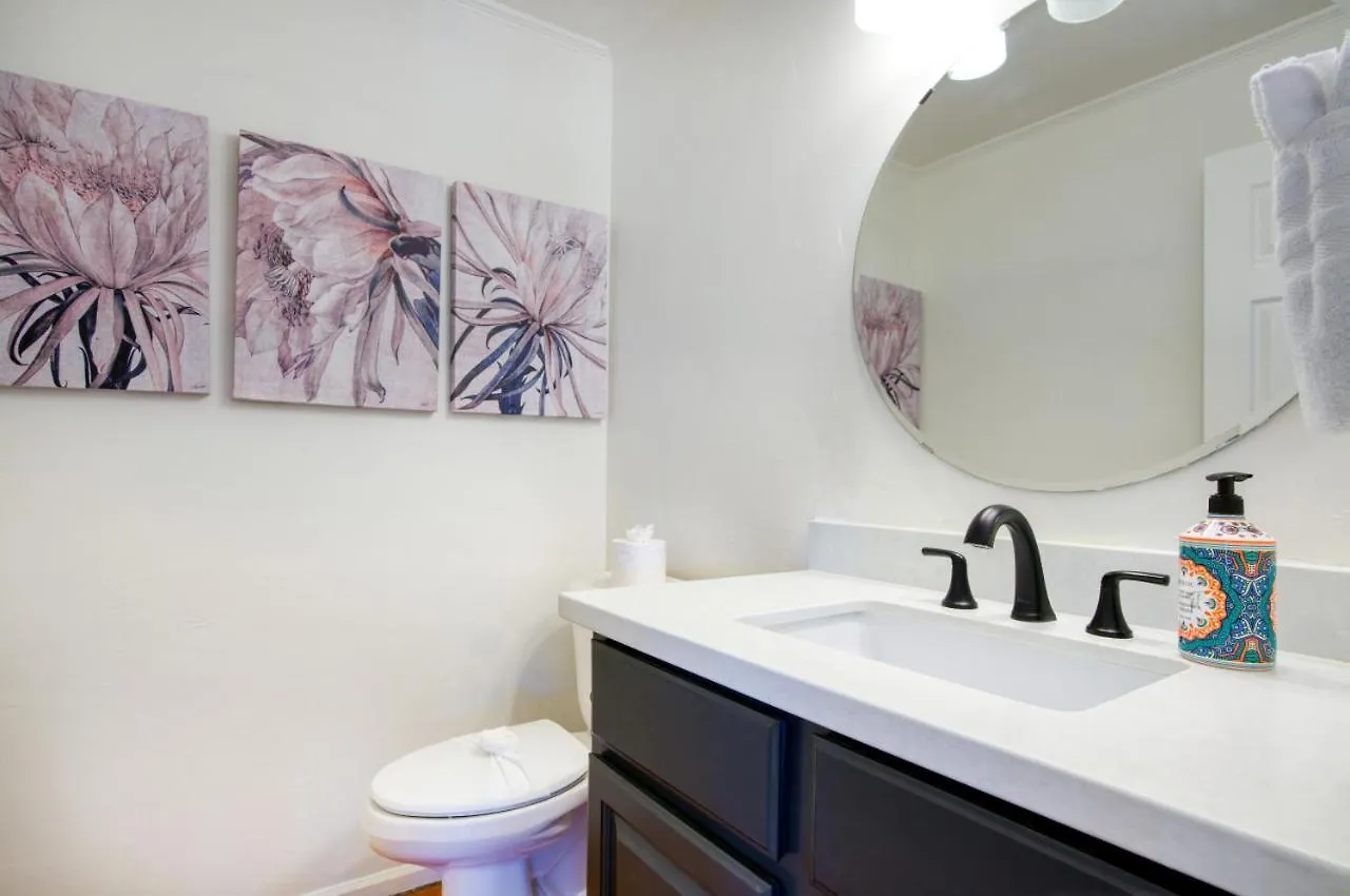 Upscale Phoenix Abode Walk To South Mountain Park Villa