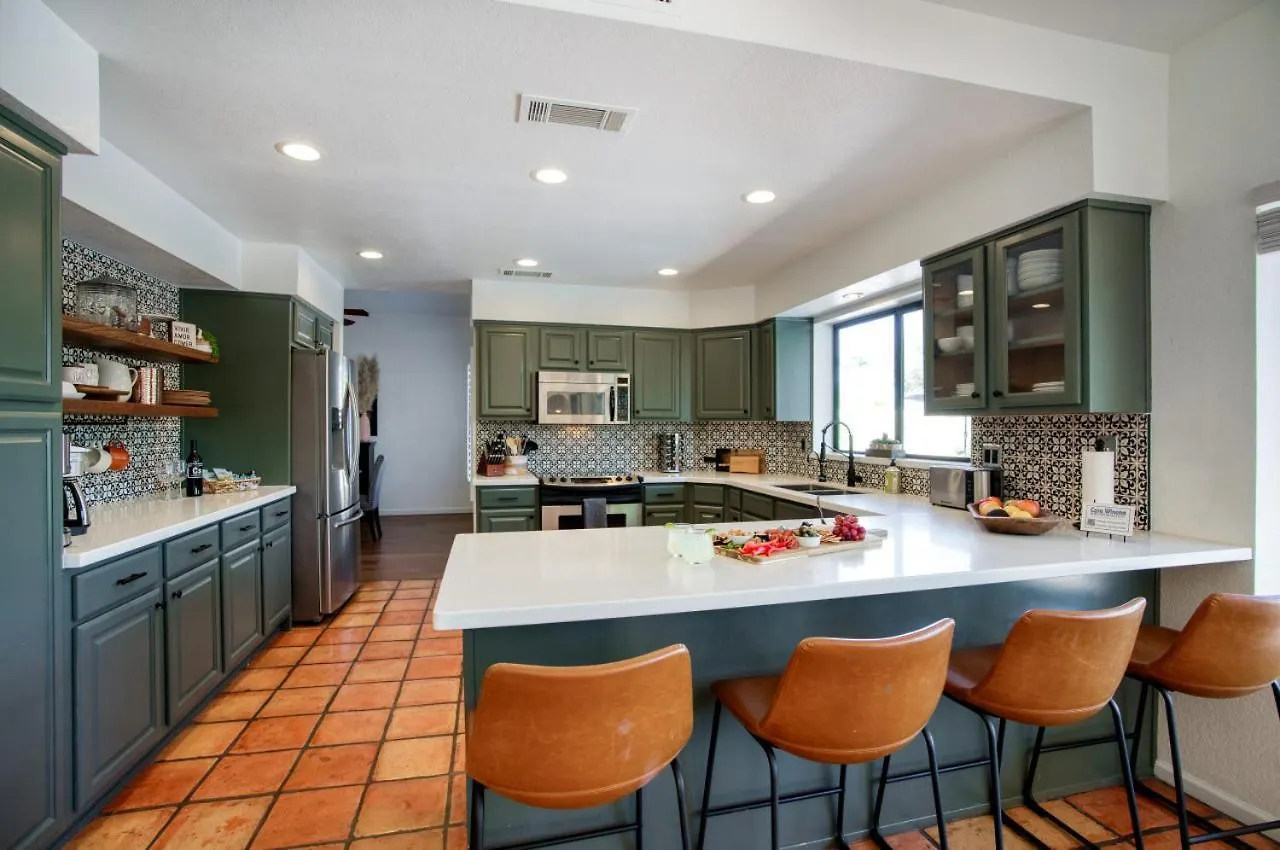Upscale Phoenix Abode Walk To South Mountain Park Villa